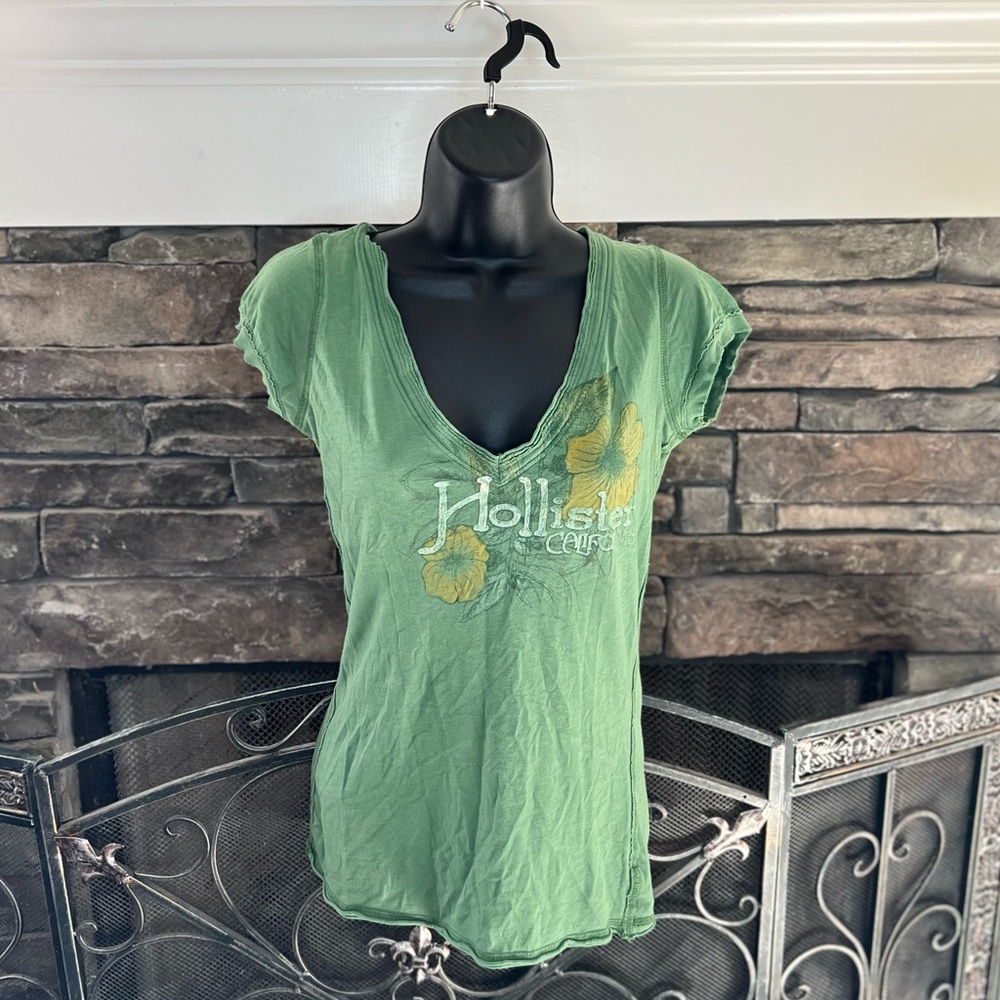 Hollister T-shirt Large